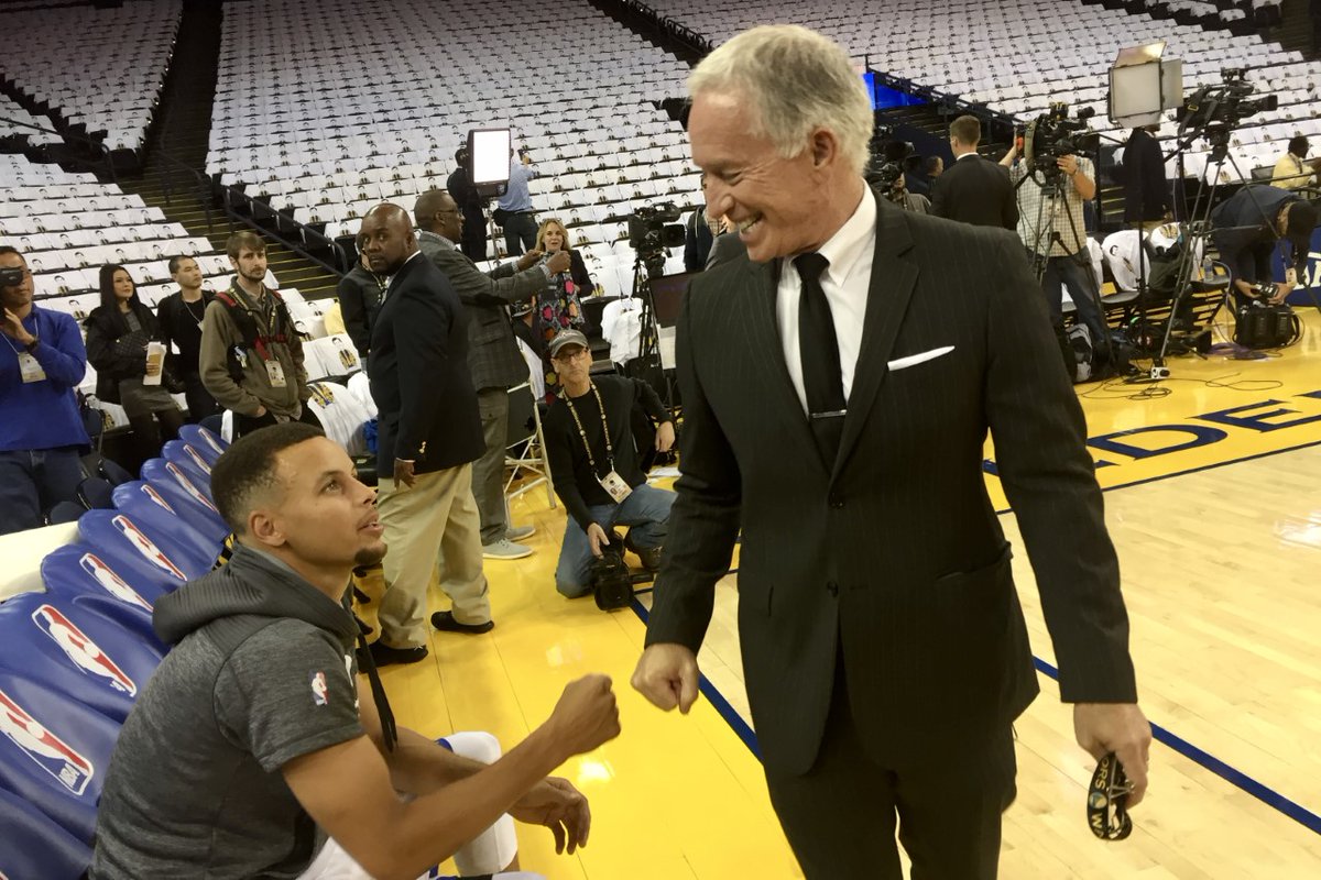 KTVU's tweet photo. The longest tenured sportscaster in Bay Area history will sign-off one last time this Thursday night, marking an end of an era at KTVU.  
https://t.co/5NNx6Tidv3 https://t.co/w8jGDqANtw