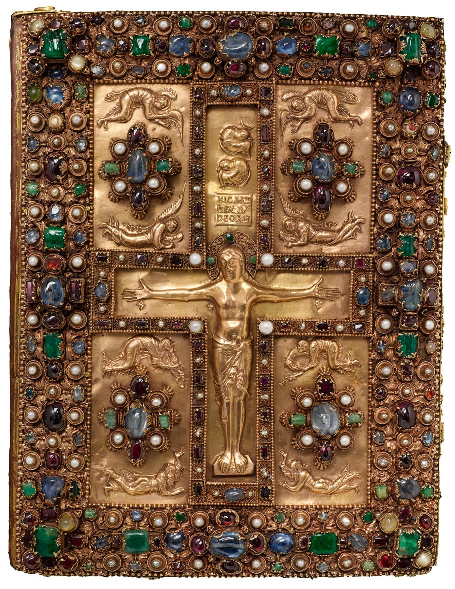💎I'm speechless!💎one of the most important extant medieval jeweled bindings and one of three surviving jeweled bindings from a Carolingian goldsmiths' work... 

📜 @morganlibrary MS 1