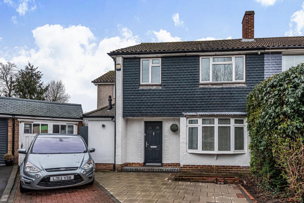 Cedar Close, Bromley
Guide Price £775,000 - £800,000

Beautifully presented and extended 4 bed semi-detached house in a sought after cul-de-sac. 

☎️ 01689 880 440 
📧 locks@jdmestateagents.com 

#Bromley #orpington #4bed #property #propertysearch #propertyforsale #houseforsale