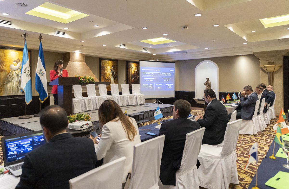 PRONACOMGT's tweet photo. El @MINECOGT a través de la Directora de #PRONACOM @Lieschen_Eger participó en el Franchise Day 🇬🇹 2022, en donde presentó la estrategia de atracción de inversión que promueve el @DrGiammattei y que resalta al país como un destino ideal para relocalizar operaciones de empresas. https://t.co/e6xYlKi2Tj