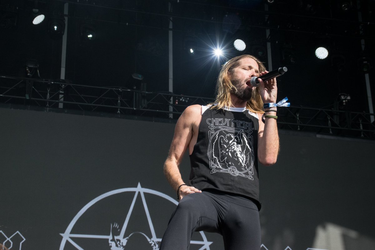 LagunaBeachMag's tweet photo. Celebrate the life of Taylor Hawkins with a drum circle hosted by KX FM and morning show host Ed Steinfeld, tomorrow (March 31) at Aliso Creek Beach around 6 p.m.: https://t.co/lfCnThysFl | Photo by agwilson/Shutterstock.com @KXFM_ #lagunabeach #taylorhawkins #kxfm #foofighters https://t.co/8DrixjOpSM