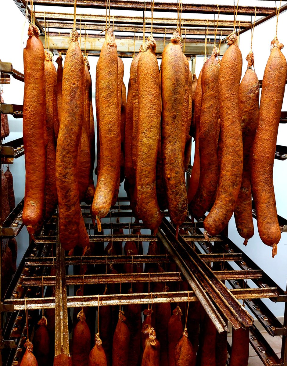 LeNordMeusien's tweet photo. Au #pays des #Fuseaux #Lorrains
#artisans #charcutier #salaisons #boucher
70 centimétres de #bonheur 😉😃😇 https://t.co/6twIbMXPuC
