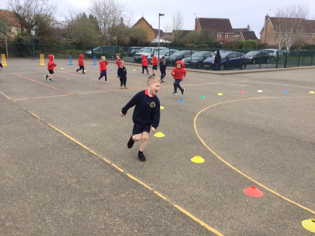 MrHardstaff's tweet photo. Thank you to Emily Hill from @LincsCricket for coming in and giving us a fantastic look at how fun cricket is! We had a great afternoon! @bastonceprimary @MrsGEpps #cricket #eyfs https://t.co/hRXYSaJvvR
