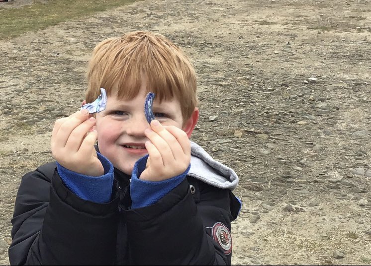 Eyfsmarshside's tweet photo. We all survived a breezy visit to the foreshore this morning. No rain despite the forecast! The children were fantastic! We spotted, pigeons, blackbirds, sandpipers, shell ducks, Canadian geese, magpies, moor hens and swans. We feel very lucky to live in such a special place. https://t.co/AAwL5l35TN