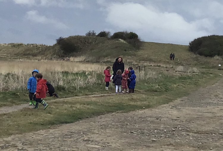 Eyfsmarshside's tweet photo. We all survived a breezy visit to the foreshore this morning. No rain despite the forecast! The children were fantastic! We spotted, pigeons, blackbirds, sandpipers, shell ducks, Canadian geese, magpies, moor hens and swans. We feel very lucky to live in such a special place. https://t.co/AAwL5l35TN