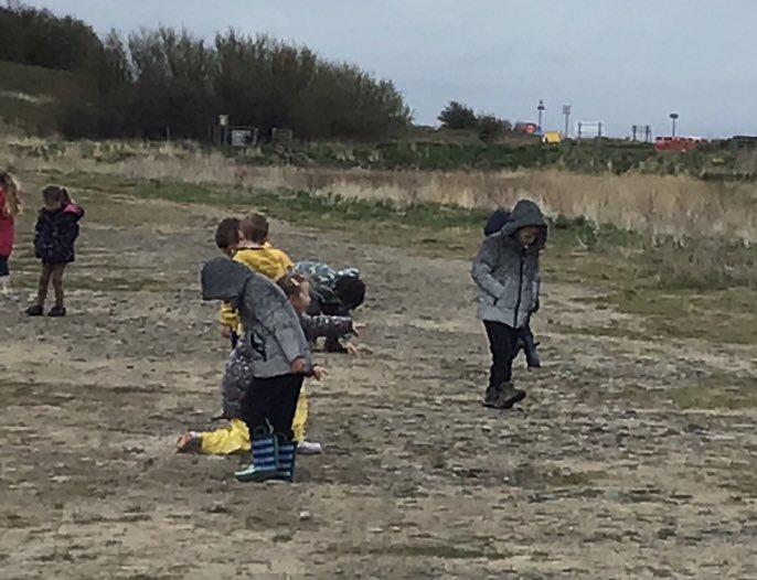 Eyfsmarshside's tweet photo. We all survived a breezy visit to the foreshore this morning. No rain despite the forecast! The children were fantastic! We spotted, pigeons, blackbirds, sandpipers, shell ducks, Canadian geese, magpies, moor hens and swans. We feel very lucky to live in such a special place. https://t.co/AAwL5l35TN
