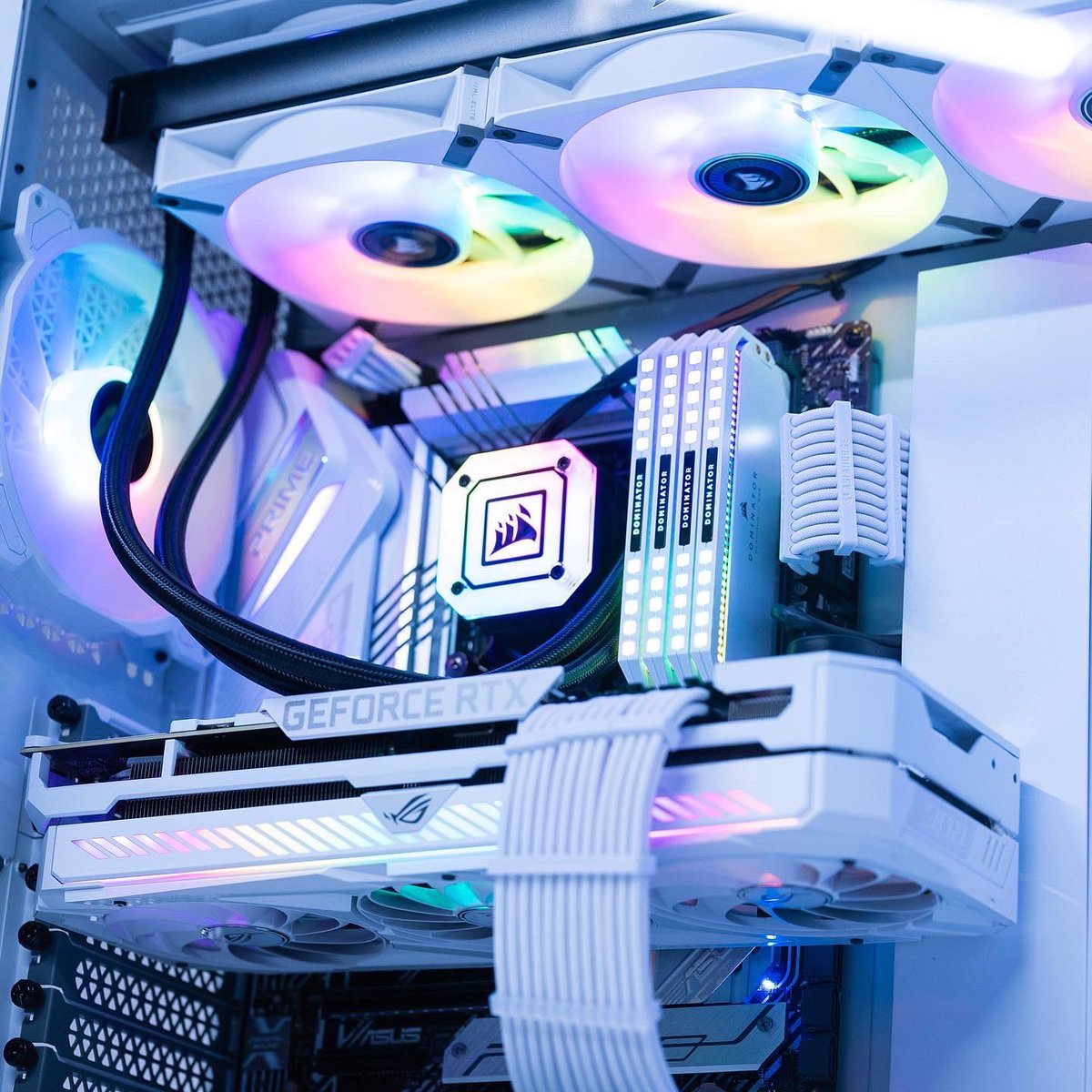 robeytech's tweet photo. Talk about a gorgeous @CORSAIR 7000x  build! 😍

Specs:
Case: @CORSAIR 7000X White
CPU: @IntelGaming Core-i9 11900K
GPU: @ASUS_ROGNA Strix 3080 White 
RAM: @CORSAIR Corsair Dominator Platinum 4000MHz C19 32GB https://t.co/TUvyW4P24B