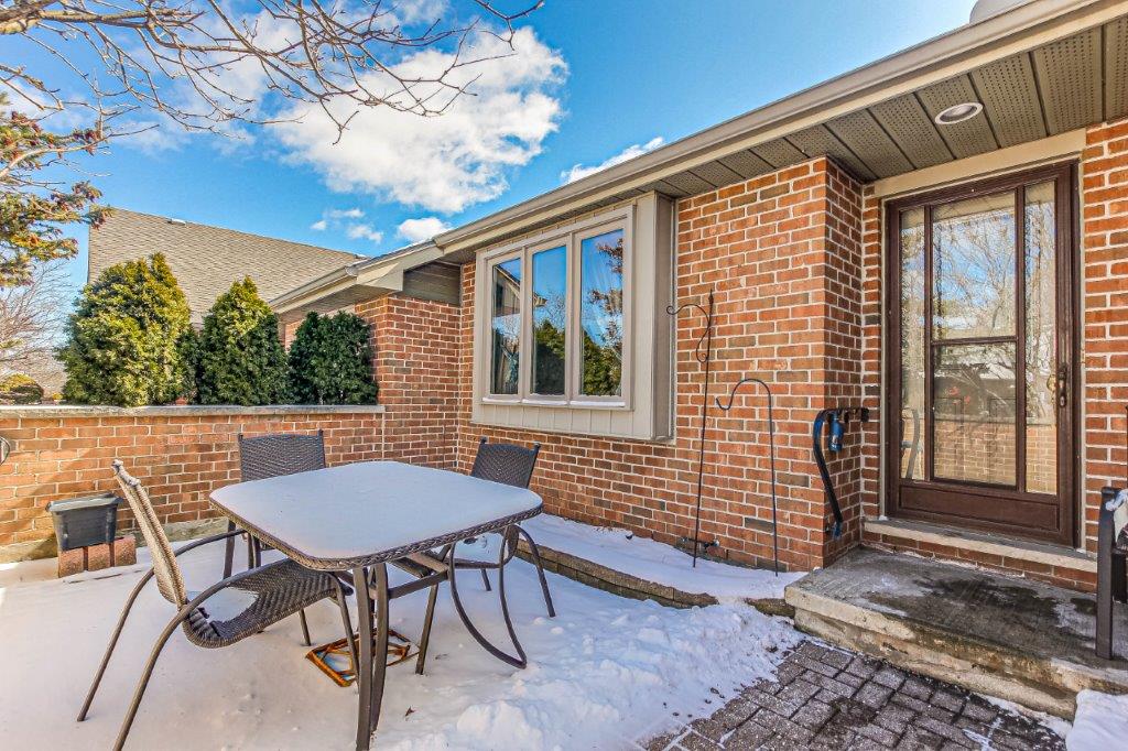 ateamlondon's tweet photo. 💥JUST LISTED! 14-2 Cadeau Terrace💥
Impeccably maintained townhouse in the desirable neighbourhood of Byron!
Contact Kim for more information

🅰️ RE/MAX Hallmark A Team
📍 220 Wellington Road
💻 https://t.co/B75yDcg6y7
📲 519-872-8326
📧info@ateamlondon.ca
.
.
.
.
#ldnont #condo https://t.co/lWlpitEJEH