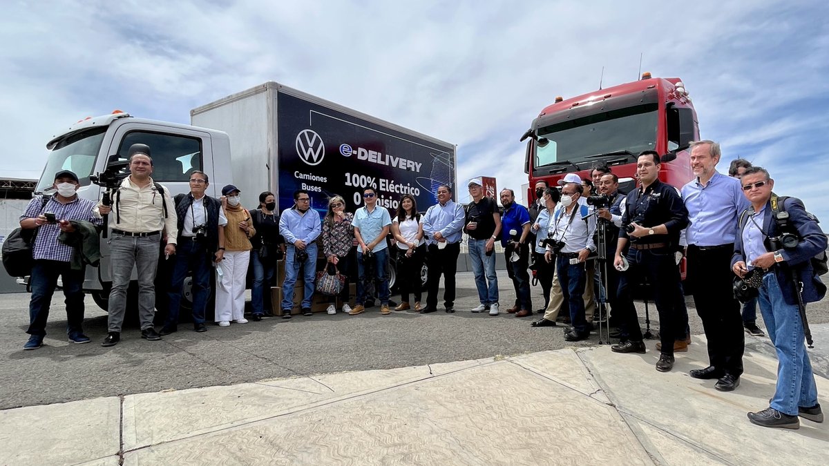 FerGarCo's tweet photo. Gran experiencia con la prensa del #Autotransporte durante #AcelerAcción de @VWMANTruckBus, increíble pasar de aficionado a la tecnología, a formar parte de una empresa de #tecnología al borde de la innovación ¡Un orgullo representar a #Didcom, #Telemática para #Flotas! 👏🏻 https://t.co/HXoJFe43aO