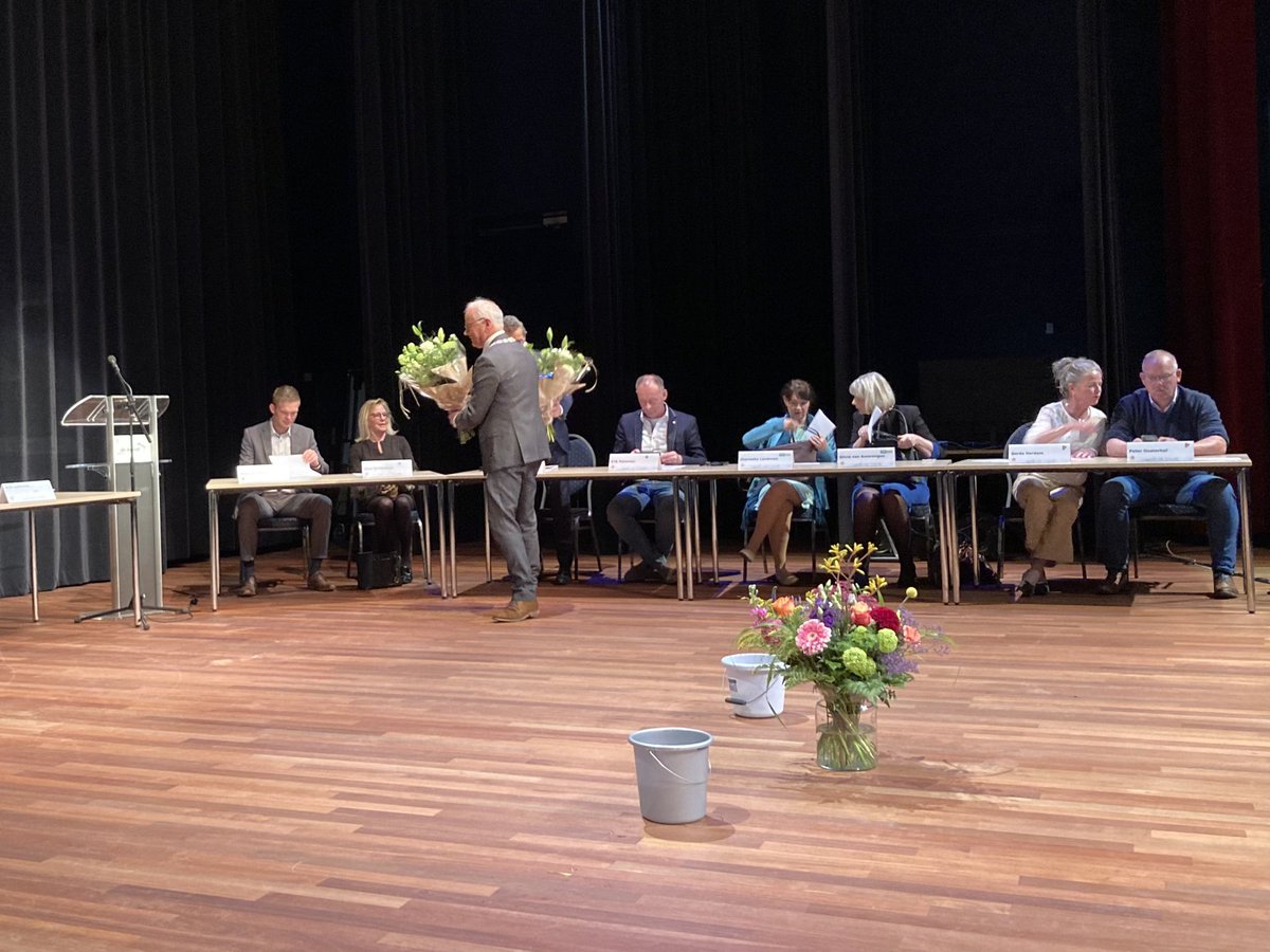 wolbert_meijer's tweet photo. Nieuwe raad @gem_Heerde geïnstalleerd. Wat een voorrecht dat 17 raadsleden zich samen weer vier jaar mogen inzetten voor het welzijn van onze gemeente!
#lokaalbestuur #democratie #goedgoan https://t.co/TsbFKvWm8G