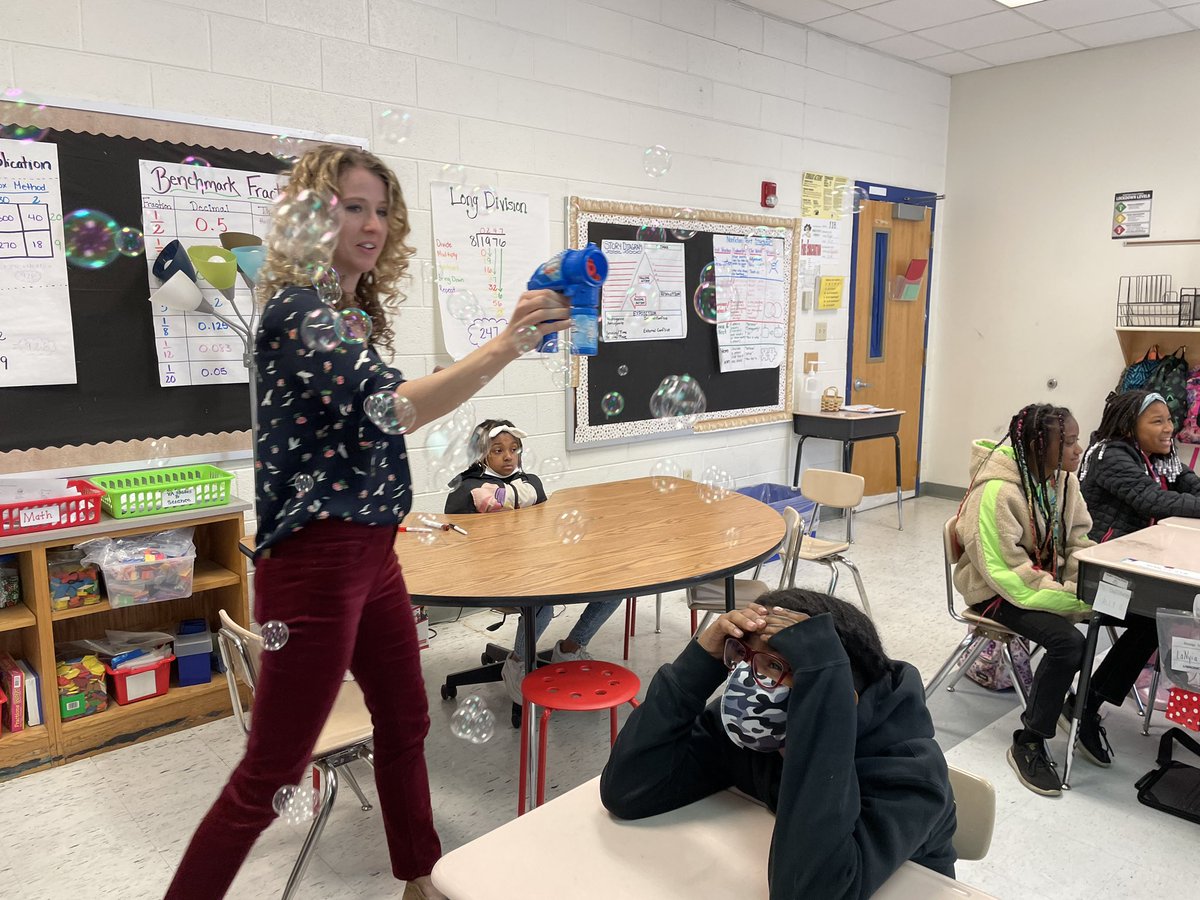 SparrowRoadInt1's tweet photo. This week’s guidance lesson was all about self-control.  This bubble activity really hooked our students!  They had great discussions about their emotions as they practiced self control by not popping the bubbles. #bebraveSRI @cpschoolsva https://t.co/zU6G5Xl1KW