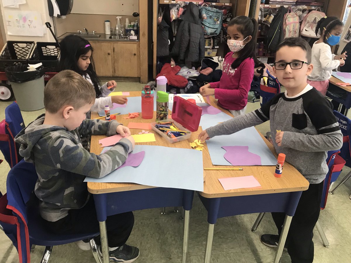 MrsPaolisStars's tweet photo. Busy working on a spring art project. https://t.co/EDWswTFgJW