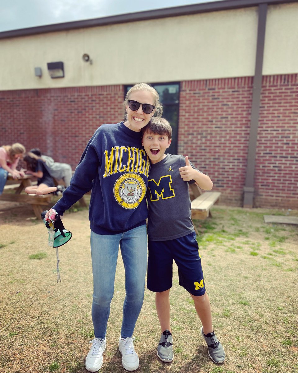 mschrzanowski's tweet photo. On Wednesdays….we wear blue??? 🤣💙💛 #Michigan #GoBlue #LoyaltyDivided https://t.co/uLwm9YQUHq