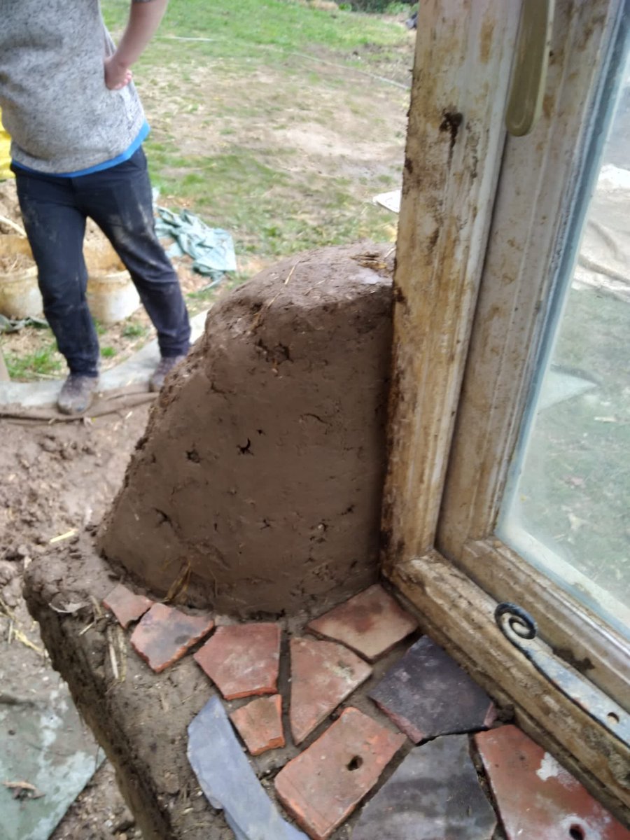 cobbuilding's tweet photo. First 4 day cob building course of the year in glorious sunshine https://t.co/DKF6NNQAtz