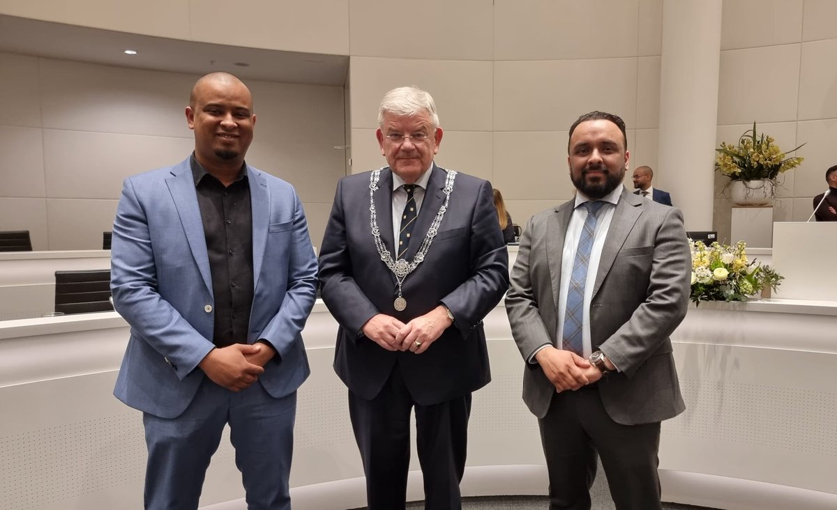 Vanaf vandaag ben ik officieel raadslid in mijn Den Haag 💚💛. Laten we beginnen! Ik heb er zin in.