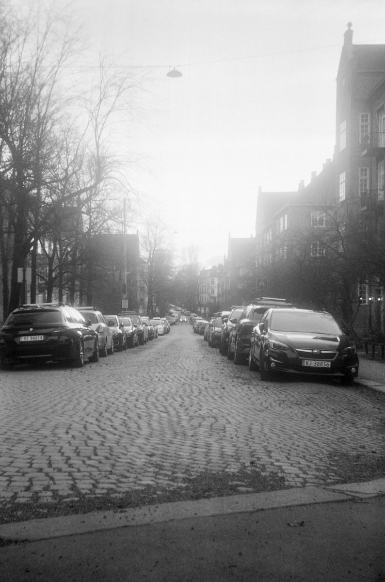 simon_diamond's tweet photo. After much trial and error, I am pretty sure I have finally achieved street photography.
Kodak Brownie Flash IV
Ilford XP2 With measles
HC-110
@ShittyChallenge #ShittyCameraChallenge #GetMono #believeinfilm #streetphotography https://t.co/GItUafNQ0u