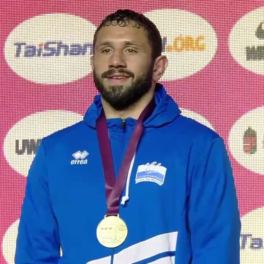 🥇 "Sono felice di aver portato ancora gloria a San Marino. Questa volta è stato anche più speciale: ascoltare l'inno è un'emozione unica". 
<a href="/mylesamine/">Myles Amine</a>, Campione Europeo nella lotta 

#teamsanmarino