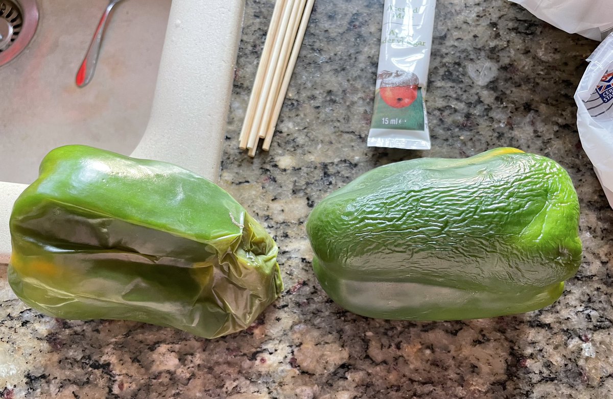 Thehoeyfish's tweet photo. @HelloFreshUK Had our first delivery from you on Sunday. These were the peppers you sent us 🤣 No so “fresh”. Back to @goustocooking it is! https://t.co/ctluhGSfYA