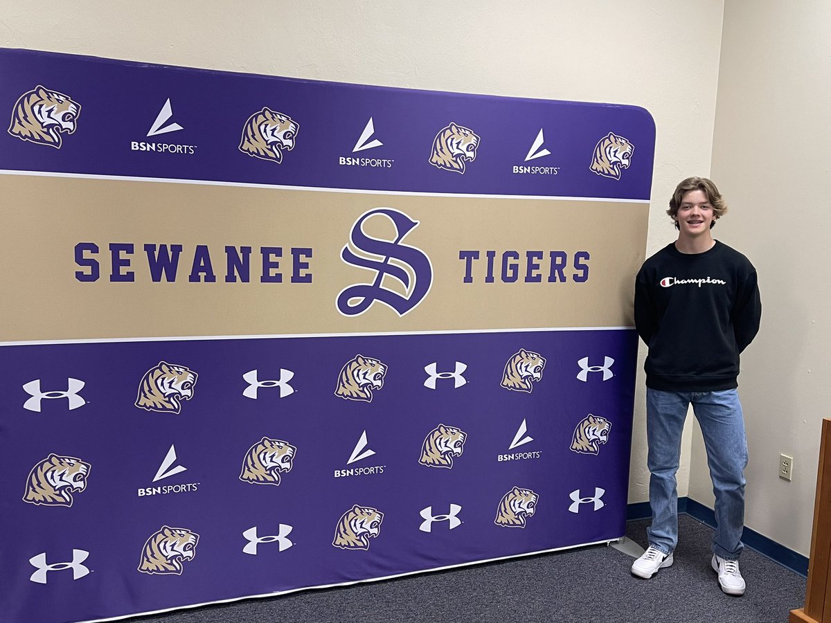 JBCook9's tweet photo. I want to thank Sewanee, The Univ. of the South and Coach Trevor Rundle for allowing me to visit. I had a wonderful time getting to see your  beautiful campus and learn about your historic football program. @univofthesouth @YSR_CoachRundle @SewaneeFootball @SewaneeAdmiss https://t.co/VnWWoq3bj6