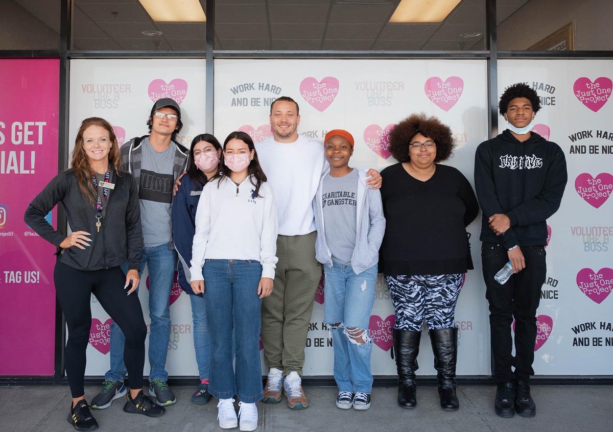 thejust1project's tweet photo. Thank you for speaking with us @AI_XLV! We are sad to see you go, but excited to see where your journey takes you. Best of luck in Miami! #leadershipacademy #keeponclimbing #ACE #accept #commit #execute #nfl #alecingold #lasvegasraiders #miamidolphins https://t.co/TCmJN0jSCV