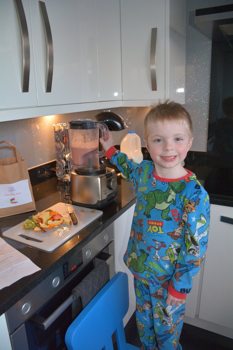 Jaclyn_McCready's tweet photo. @Glenpark_elc Kieran loved making his fruit smoothie... thank you for the ingredients, it was smiles all round! 🍓🍌🍇🍍🍊🍎 https://t.co/uvdtHbZ6HV