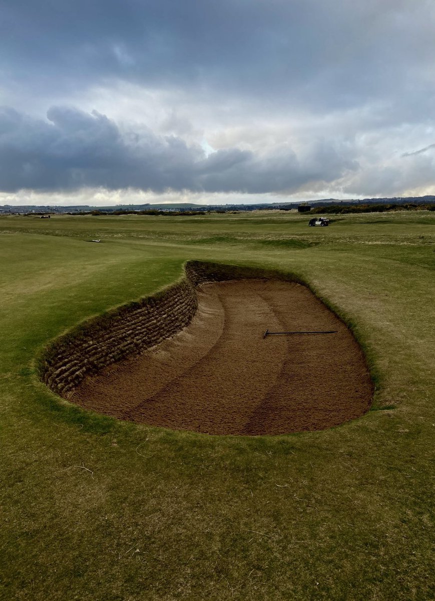TheHomeofGolf's tweet photo. Whatever the weather our greenkeeping squads are out prepping for each dayβs play. Some meticulous bunker magic on #jubileecourse from @philhind86 and the rest of the team. #greenkeeping #golf #golfjobs #teamwork https://t.co/7BZVpGvmV1