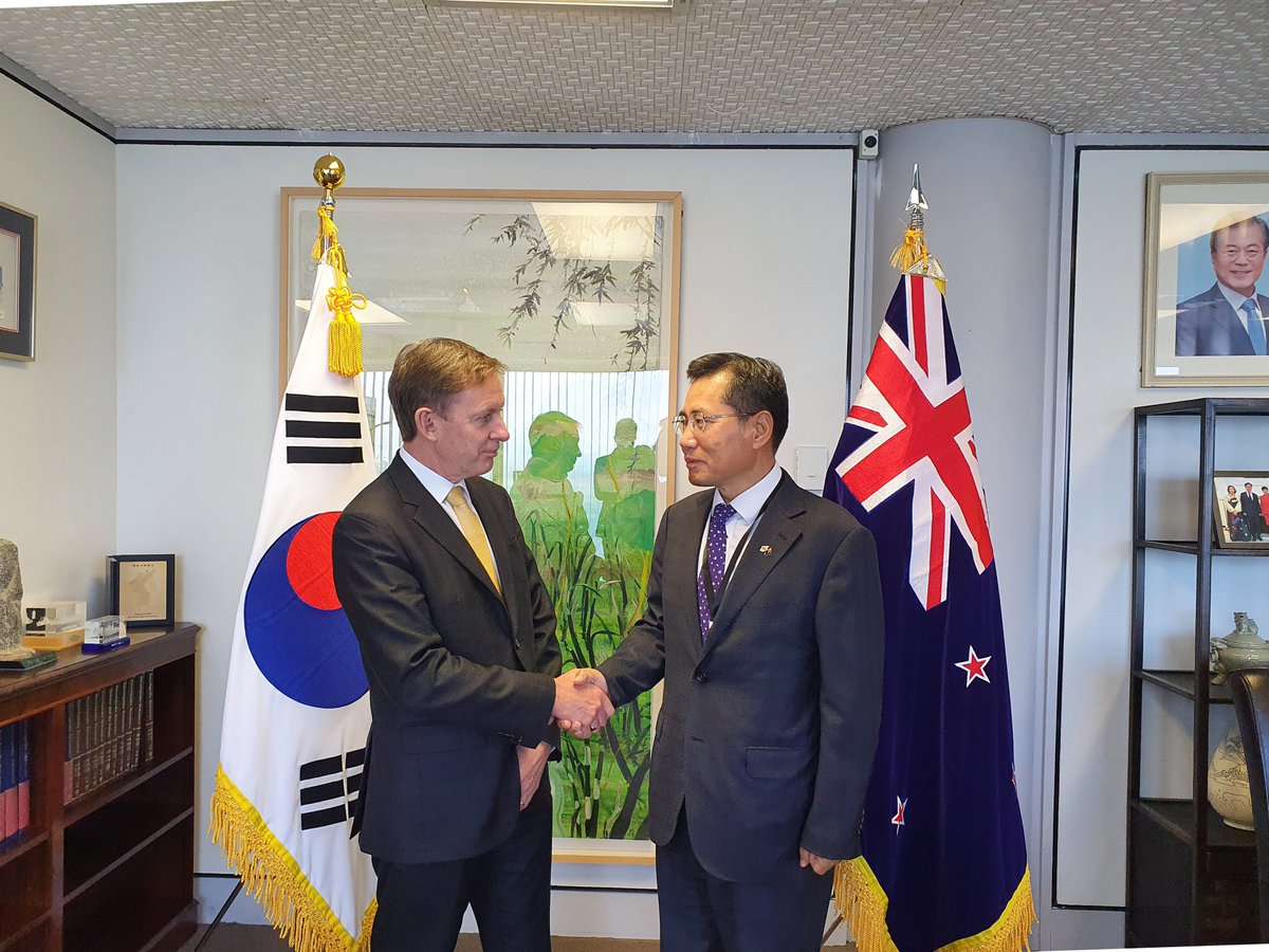 KoreaEmb_NZ's tweet photo. On Tuesday 29 March, Ambassador Sang-jin Lee met with New Zealand Ambassador to Korea, H.E. Philip Turner, in Wellington on the occasion of marking the 60th anniversary of the diplomatic relationship between the Republic of Korea and New Zealand.

/1 https://t.co/Y2kjhXDT4Y