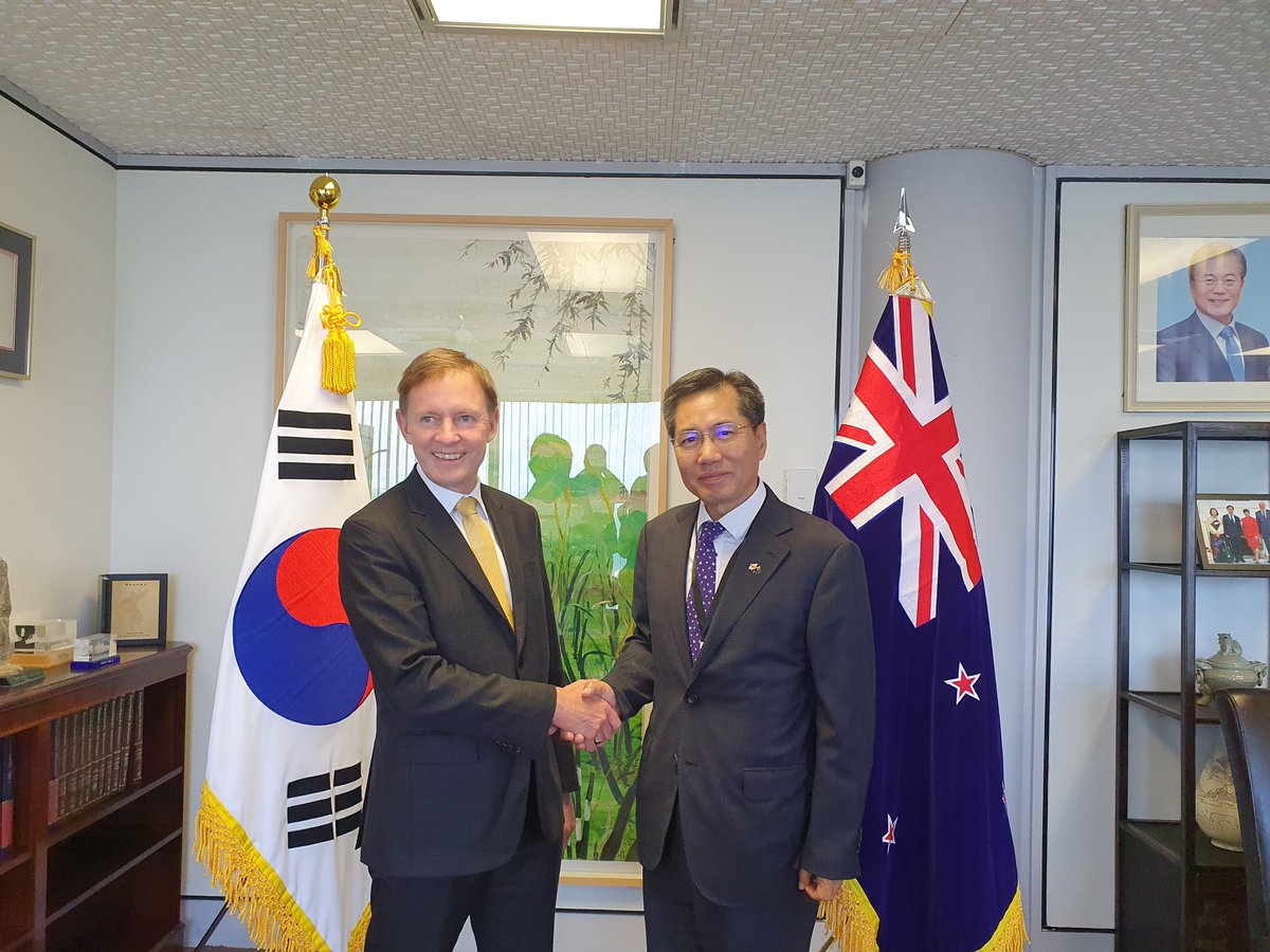 KoreaEmb_NZ's tweet photo. On Tuesday 29 March, Ambassador Sang-jin Lee met with New Zealand Ambassador to Korea, H.E. Philip Turner, in Wellington on the occasion of marking the 60th anniversary of the diplomatic relationship between the Republic of Korea and New Zealand.

/1 https://t.co/Y2kjhXDT4Y