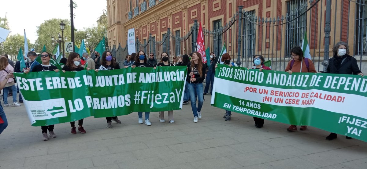 laureane7's tweet photo. Esta mañana en la concentracion en San Telmo convocada por los sindicatos mayoritarios.
Para nosotras,hoy fue una jornada MAS de lucha ,por la estabilidad laboral que llevan años negándonos! https://t.co/0HgBIA9OPp