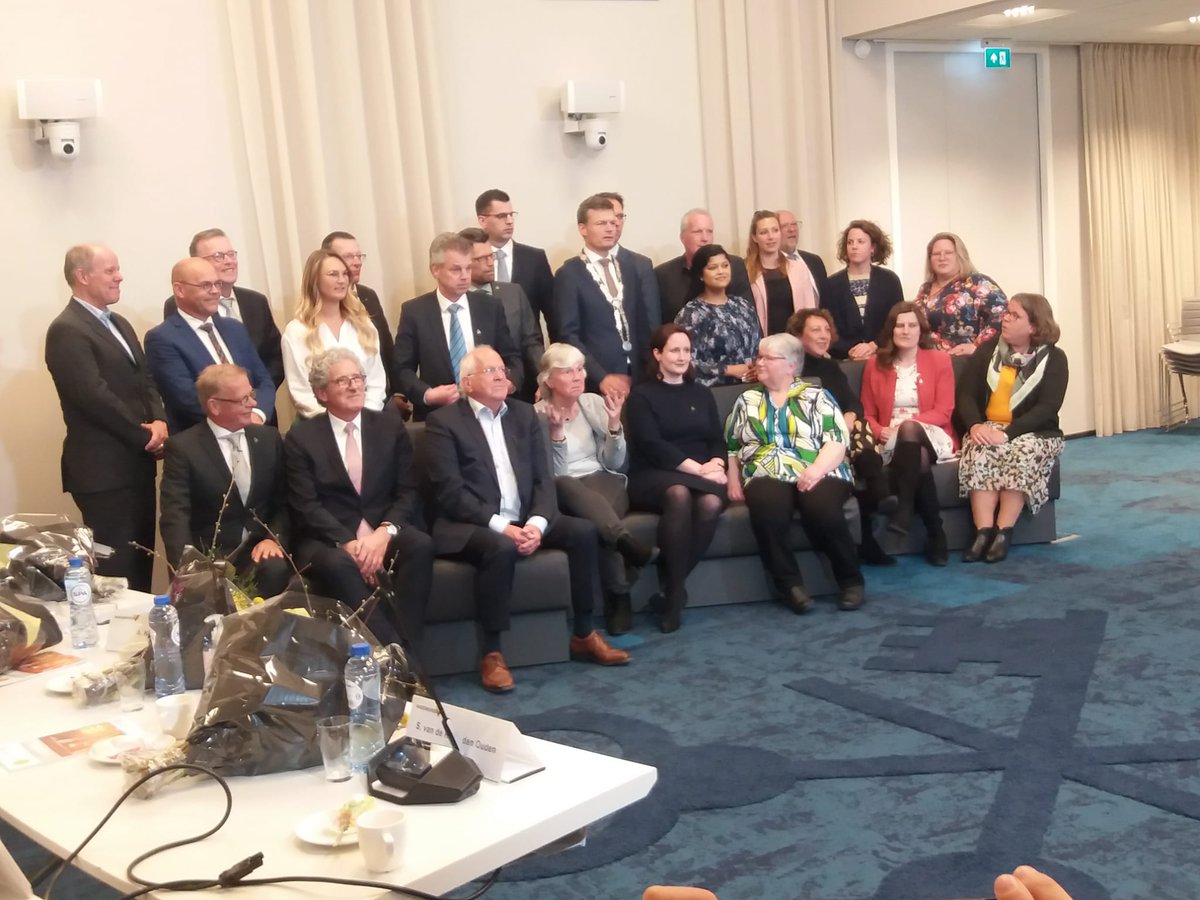 Lottie223's tweet photo. Installatie van de nieuwe gemeenteraad #waddinxveen met Martin @KraaijesteinM en Nikki  @NZijthoff @pvdaglwveen https://t.co/KQ7O8cIsq3