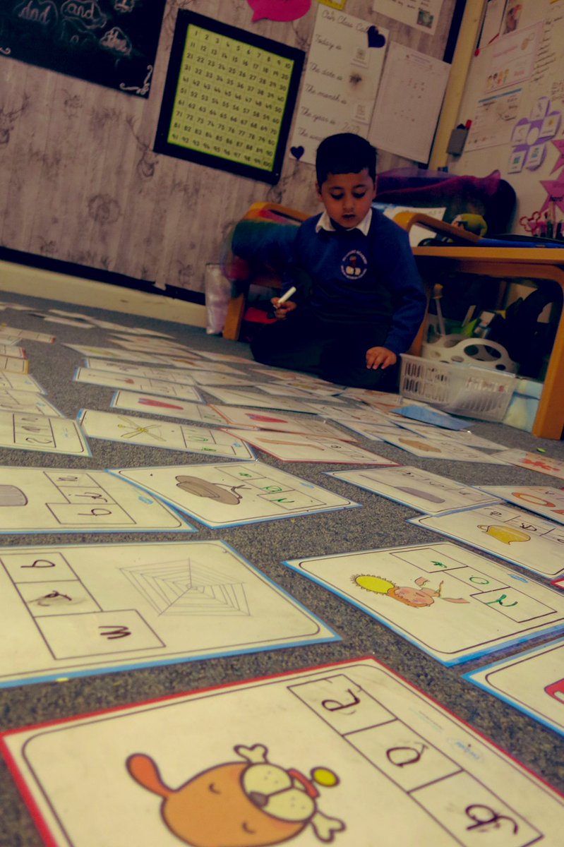 misssmythe_HT's tweet photo. Completely blown away by this little boyโs perseverance this afternoon. He wanted to complete every card and did so with great confidence. He was bursting with pride once he had completed them all ๐๐โจโจ #EYFS #EarlyYears #EY #PhonicsInAction #EYWriting #Phonics https://t.co/5AVNQtBWOP