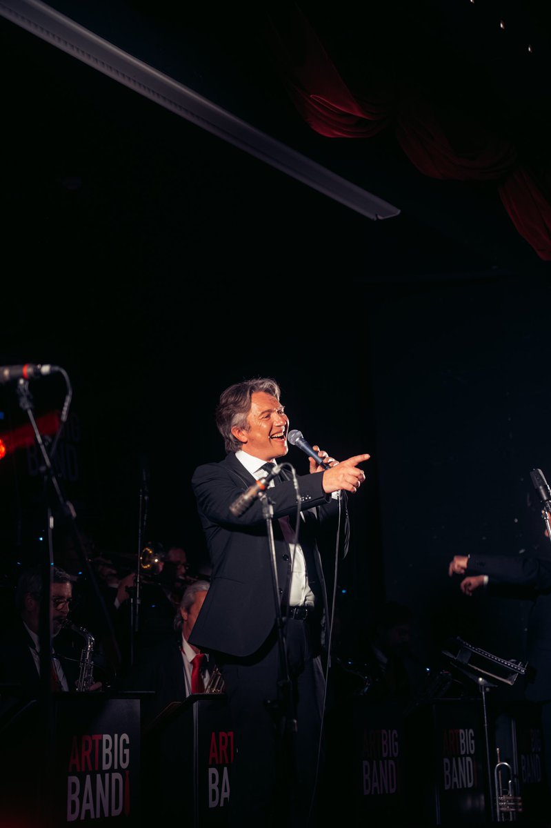 marcscogn's tweet photo. Chanter, pour oublier ses peines,
Pour bercer un enfant, chanter...
Pour pouvoir dire "Je t'aime..."
Mais chanter tout le temps…
#jazz #swing #bigband #sinatra #artbigband @Villededinard https://t.co/AkpuyUhAaQ