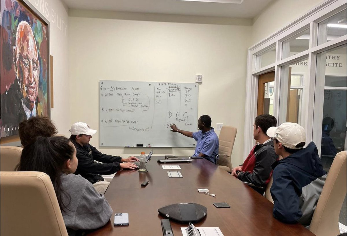 TerryCollege's tweet photo. Dr. @KachiEkwerike is guiding a group of Leonard Scholars in brainstorming for a Service-Learning Project to help Hartwell develop a 5-year plan for revitalizing the community!

UGA’s commitment to creative innovation generates growth throughout the state of Georgia and beyond. https://t.co/VFwdiRJtnZ