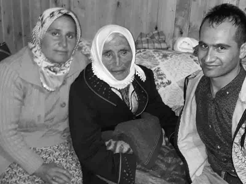 OlumHaberi's tweet photo. 5 çocuk annesi Ayşe Durdu Akkanat (92) Mersin’in Gülnar ilçesine bağlı Köseçobanlı mahallesinde, yaşlılığa bağlı sağlık sorunları sonucu yaşamını yitirdi.
https://t.co/BRnqcu023X #aysedurduakkanat #mersin #gunar #vefat https://t.co/oH3uyIH7RU