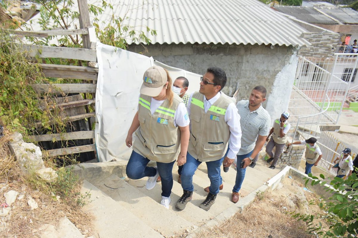 EPACartagena's tweet photo. #EPAInforma Se desmontaron 6 estructuras de madera y se recuperaron 1500 metros cuadrados de espacio en un operativo de restitución de #espaciopúblico en el sector de la María, zona suroriental del Cerro de la Popa 🍃
#SalvemosJuntosNuestroPatrimonioNatural https://t.co/zV0QFfLpf7