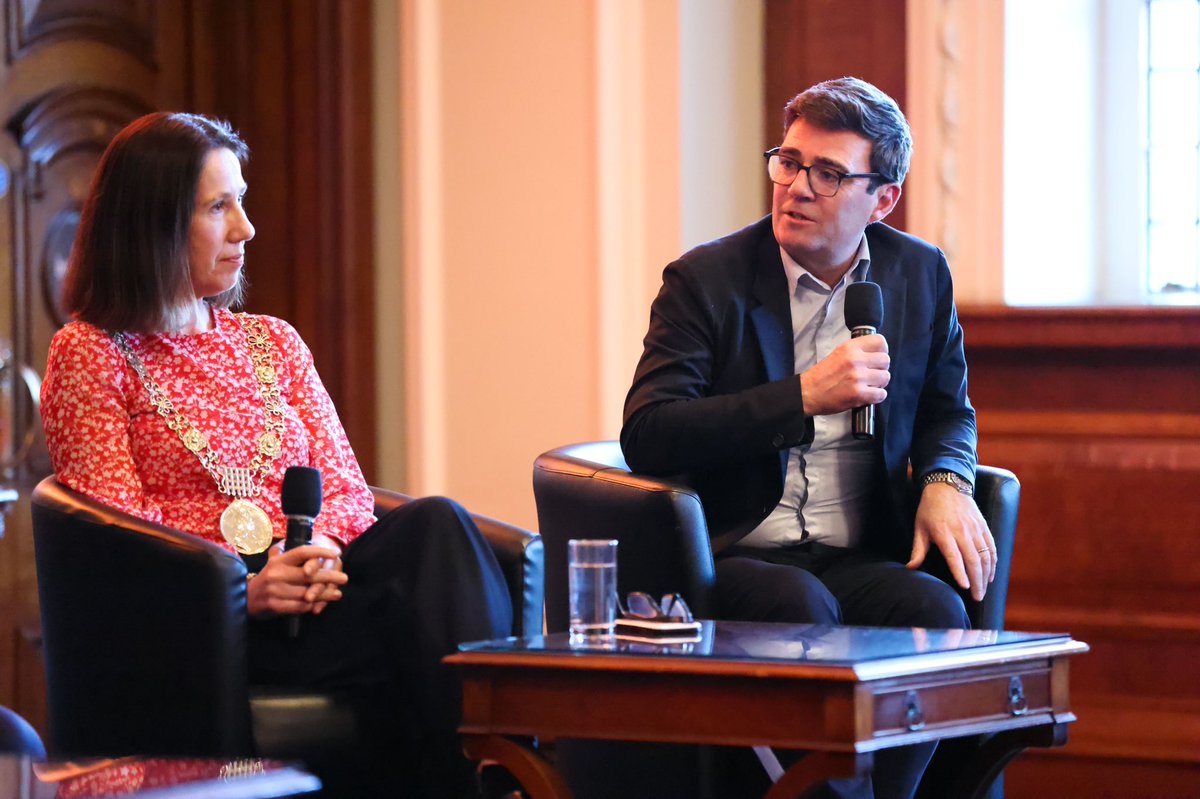 Belfast Chamber was delighted to host an event in City Hall this evening with the Lord Mayors of Belfast and Dublin and the Mayors of Greater Manchester and Liverpool City Region. Great discussion about net zero, regeneration and learning lessons from each other’s cities