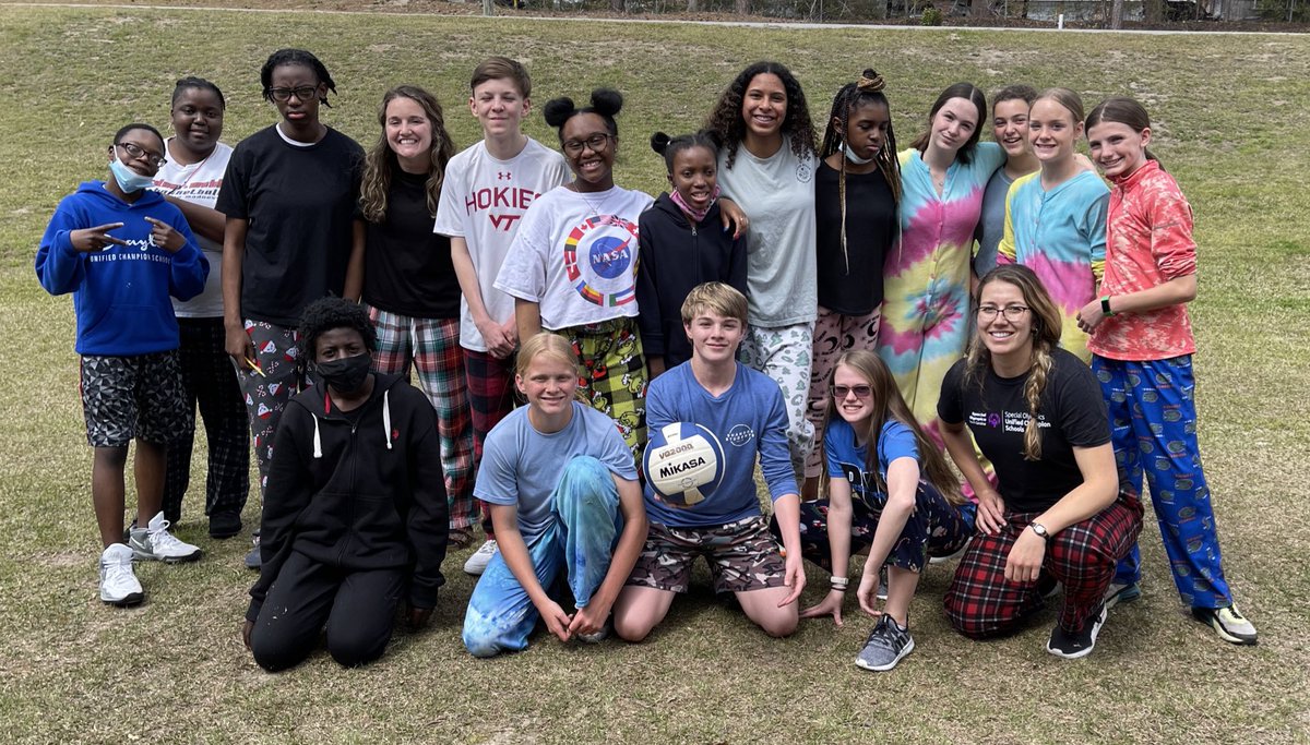 SeeTheAble1's tweet photo. More fun on #Pajama day with the #Unified PE/Health class!๐คEven last semesterโs class got in on the fun! ๐#SCUnified #R1Unified #BestOfCMS ๐ด๐ค๐@CraytonMiddle @Rosita1322 @sosouthcarolina @R1Sped https://t.co/FLbrIT1fM1