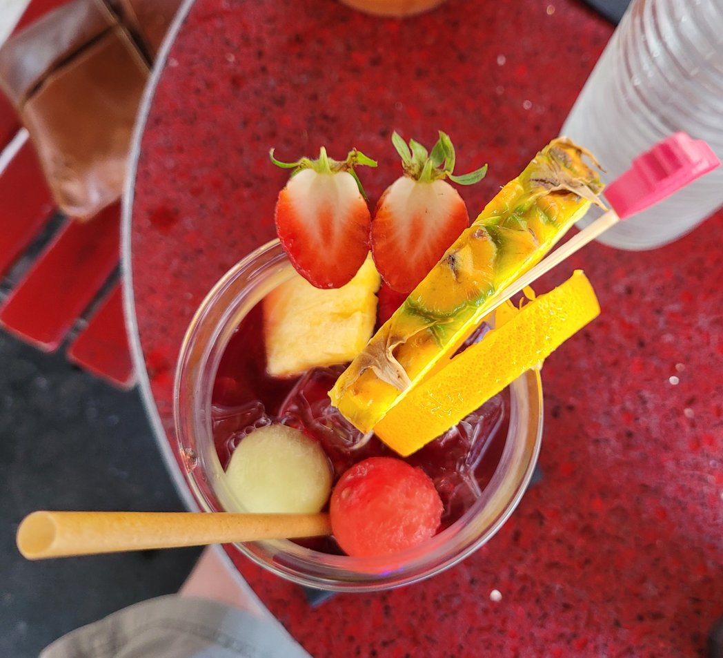 billeecox's tweet photo. #itshell having to wade thru #allthisalcohol just to eat #healthyfruit https://t.co/MHLzSV8Zvd