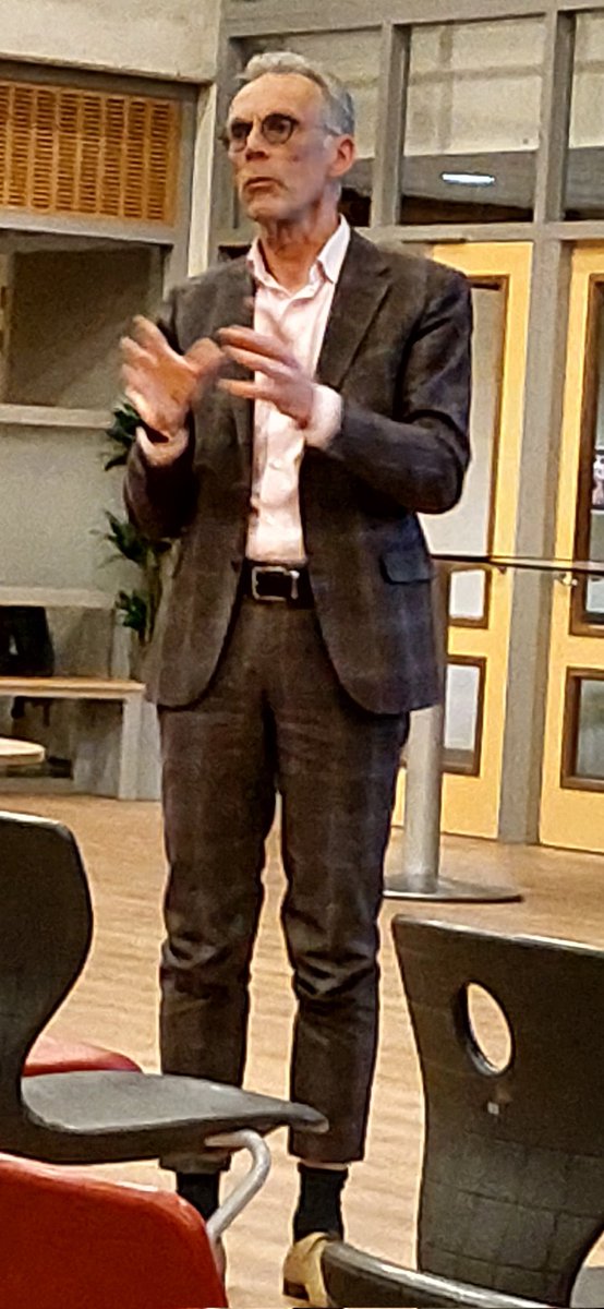 Ook tijdens de informatiebijeenkomst voor ouders van De Monnikskap liepen emoties hoog op.

Bestuur voCampus presenteert bizar strak tijdsplan tav verhuizing naar nieuwbouw bij Kandinsky. 

- MR Kandinsky nog niet akkoord,
- bestemmingsplan nog niet gewijzigd.

Er is géén plan B!