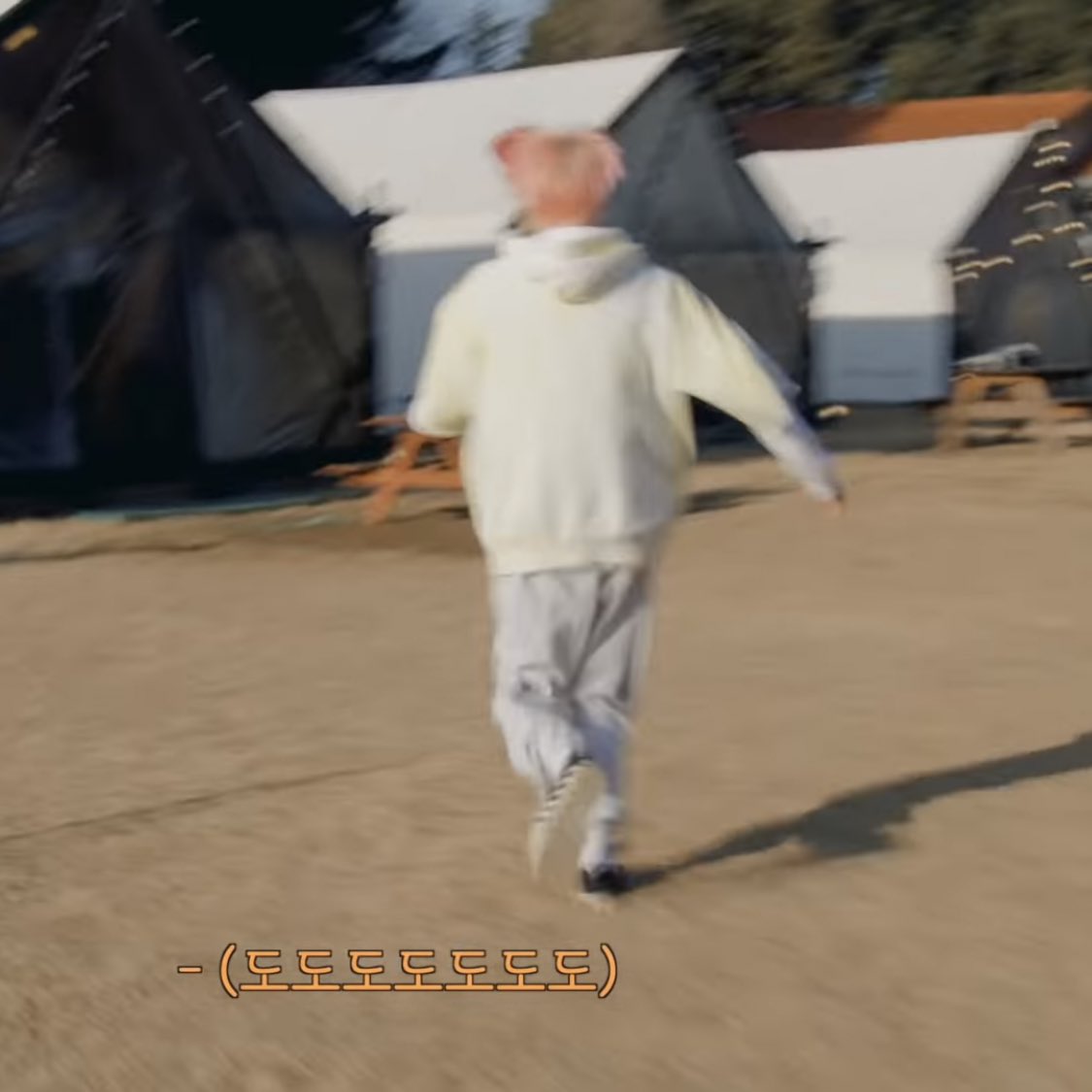 อ้ามมมมมม               แม๊!!!!น่อกินต้นไม้