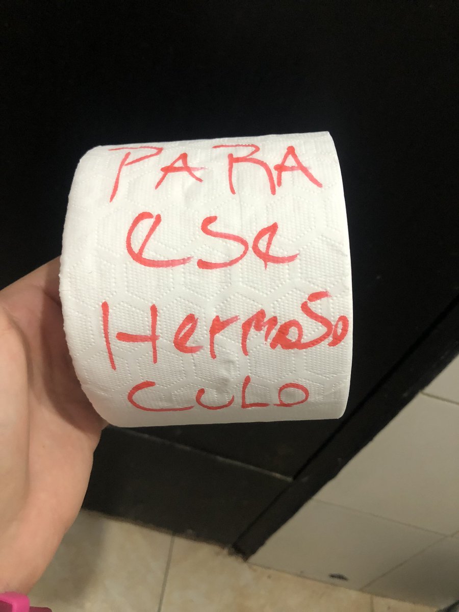SCasullo's tweet photo. Le pedí papel higiénico a mi novio y … https://t.co/qdvWCHkW3X