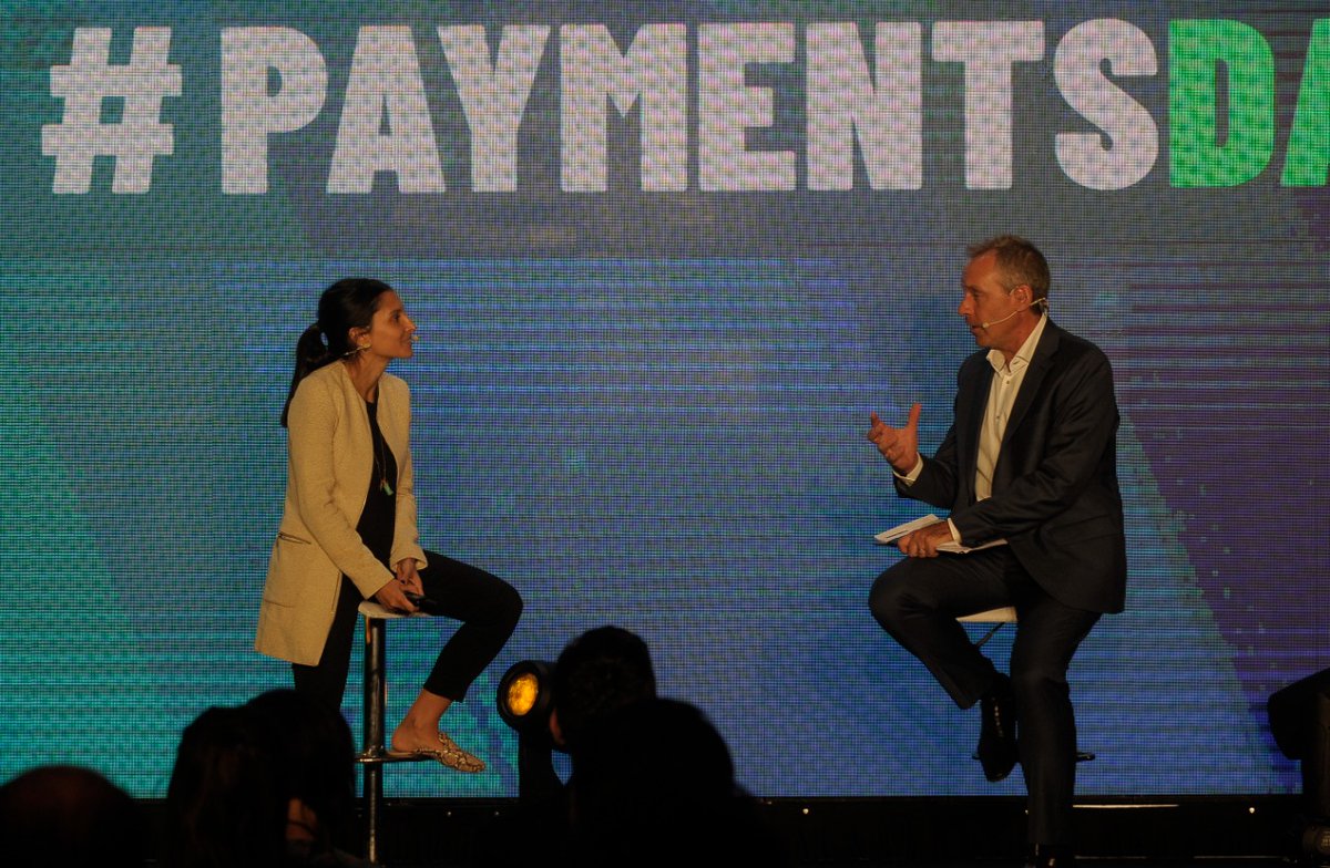 bindARG's tweet photo. “Empresas tradicionales se volcaron a digitalizar sus operaciones, integrándose mediante #APIBanco, a soluciones del sistema financiero” comenta @candevi en #PaymentsDay2022
Ya son +150 clientes integradas con nuestras #APIs y procesamos más 14 M de transacciones mensuales. https://t.co/0Rb7XvU49C