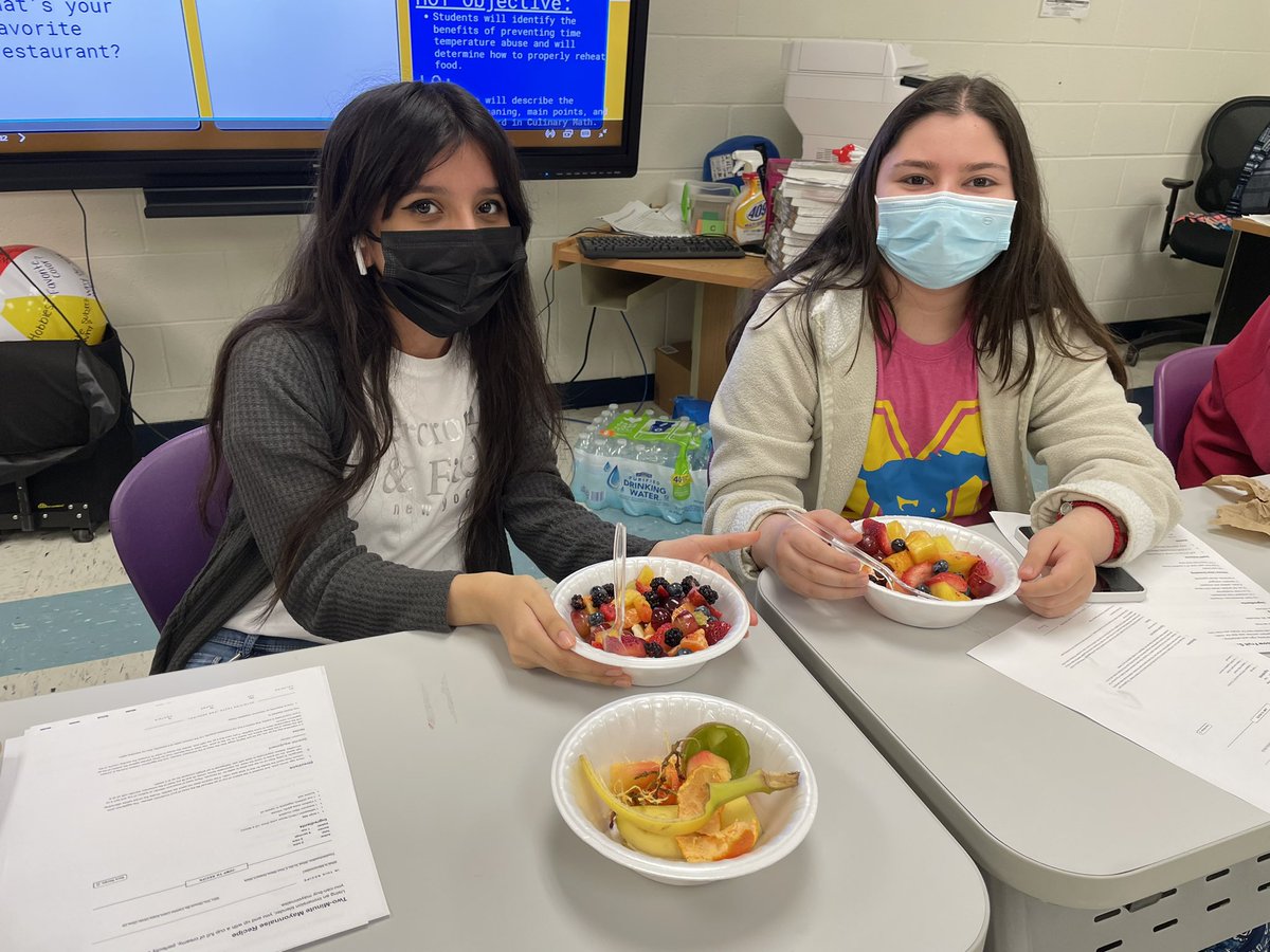 aechsculinary's tweet photo. Mcallen ISD’s Culinary Arts students learned about salads this week. They assembled an attractive Caprese salad, fruit salad, and tasted bound salads. #salads #yum @McAllenISDCTE @McAllenISD @RoweCTE_CRivera @McHiCTE1 @MemorialCTE https://t.co/RehZh4m7nw