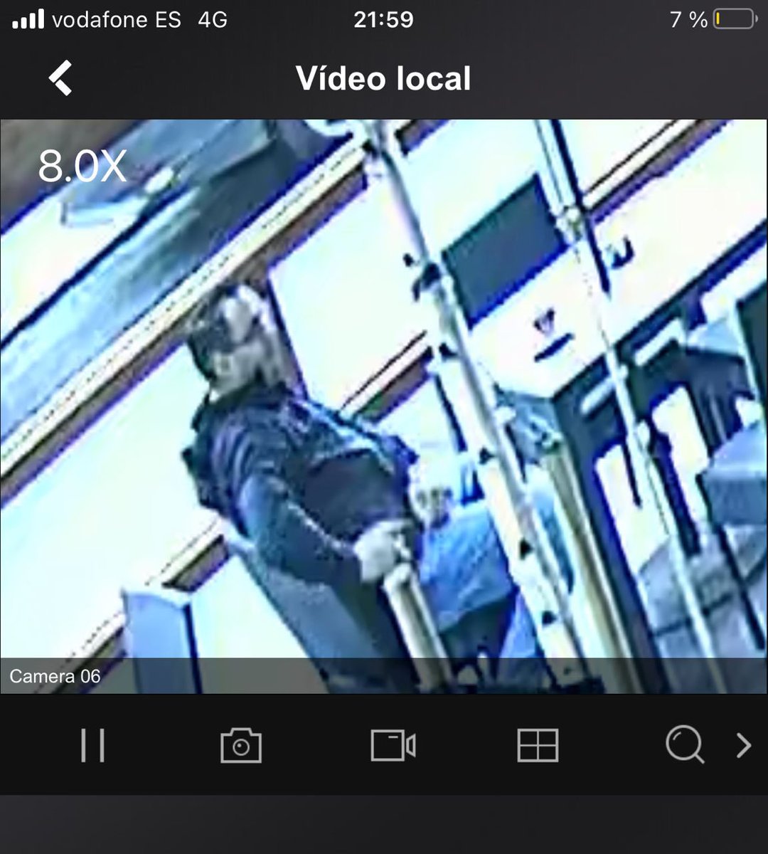 GENTE NO SUELO PEDIR NUNCA NADA PERO ESTA VEZ LO NECESITO.

LA PERSONA QUE ESTÁ EN LA FOTO HA ROBADO HOY 1000€ A MI PADRE EN SU LOCAL.

HA SIDO A LAS 18:30 , EN EL LOCAL METTXA 
Calle Simon Bolivar 17 , Bilbao.

Si alguien sabe quien es , tengo dm abierto.

Rt X FAVOR 

Sigo