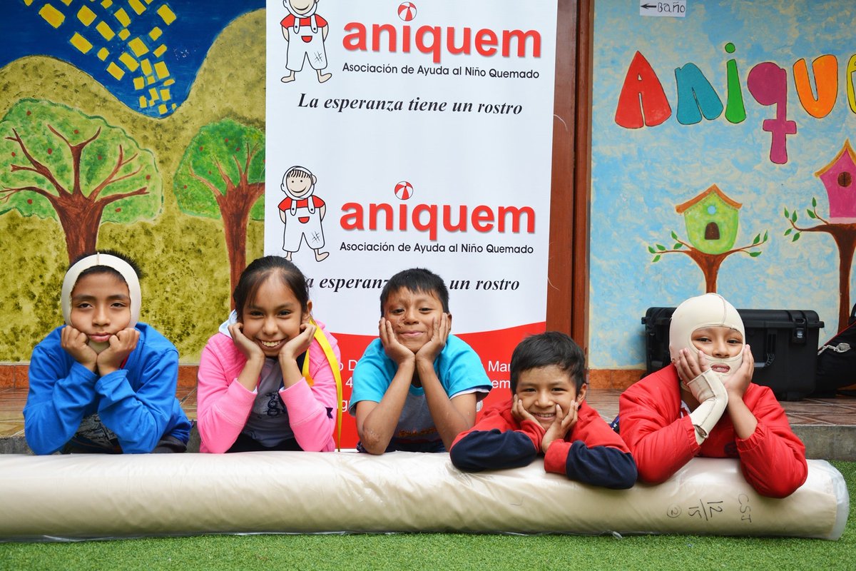 #RSEPerú 🇵🇪 Gracias al programa “Reciclar para ayudar” de @Aniquem, la donación de @MineraYanacocha ha permitido un año de terapias físicas para 16 pacientes. #RumboMinero #AmericaMining rumbominero.com/peru/noticias/…