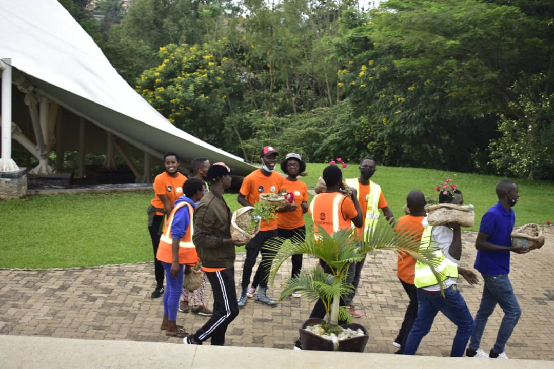 IBUKAYouth's tweet photo. #AERGGAERGWeek  ni umwanya mwiza wo gukora ibikorwa  n'ubuvugizi bitanga ibisubizo ku bibazo bitandukanye bikibangamiye iterambere n'imibereho myiza y'abarokotse Jenoside yakorewe Abatutsi, dukomeza no gusigasira amateka yacu.
#Kwibuka28 https://t.co/NTFQnp7KPu