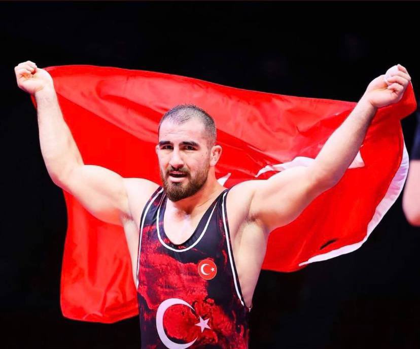 Avrupa Dünya Şampiyonası’nda tarihi başarıya imza atarak bizi gururlandıran Feyzullah Aktürk ve Taha Akgül’ü tebrik ediyorum. 

Bu gurur hepimizin! 🇹🇷