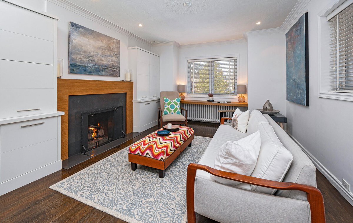 🎨A beautifully updated home with an at home studio on Davisville Village. johnstonanddaniel.com/property/64-C5…

#realestate #toronto #home