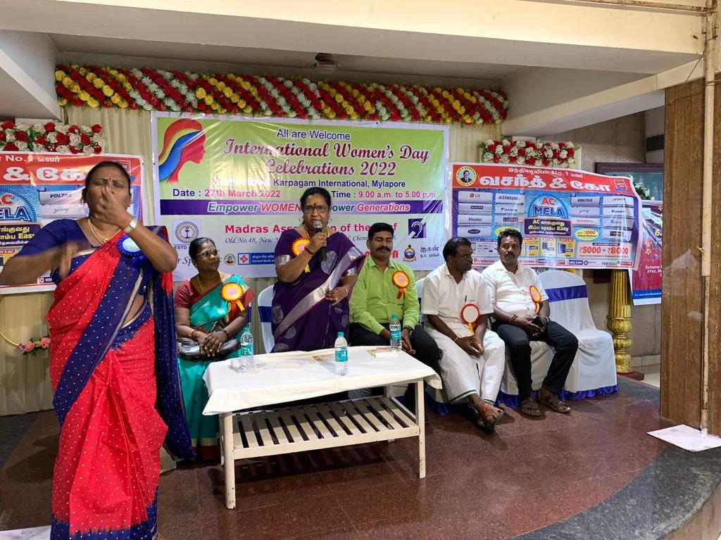 NaduFor's tweet photo. TNSCW தலைவர் குமரி விஜயகுமார் அவர்களும் தமிழ்நாடு மாநில மகளிர் ஆணைய உறுப்பினர் கீதா நடராஜன் அவர்களும் ஈரோடு சத்தியமங்கலம் பகுதியில் ரீடுநிறுவனத்தினர் நடத்திய குழந்தை பாதுகாப்பு மாரத்தான் போட்டியில் கலந்து கொண்டு கொடியசைத்து போட்டியை தொடங்கி வைத்தனர். https://t.co/tpCPXLRJxT
