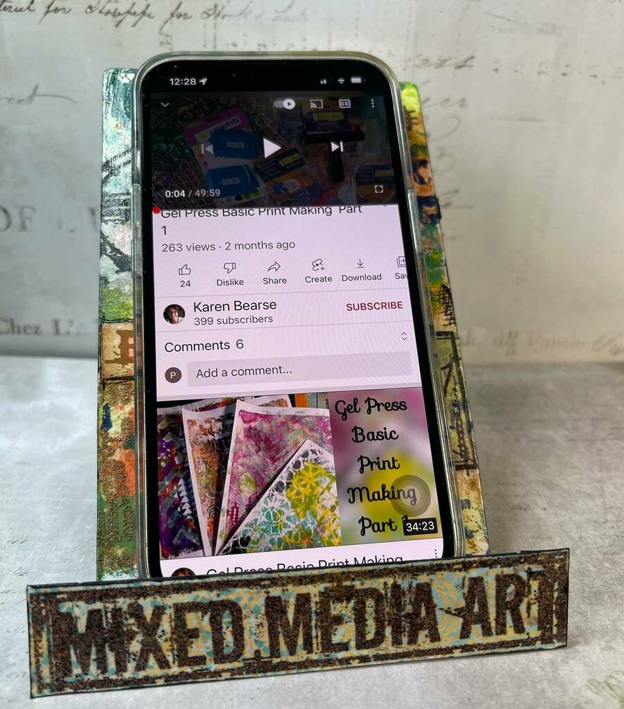 BearseKaren's tweet photo. Here is my mixed media art @eileenhull phone stand in use. Shameless self promotion of my YouTube channel which has inky videos! For all the wonderful @sethapter products you can find them @topflightstamps #eileenhull #sethapter #paperartsy #topflightsta… https://t.co/OblnkA3Gk1 https://t.co/P2vZehpG5L